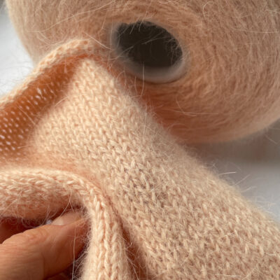 Włóczka angora 80% SPIKY peach fuzz, 50 g